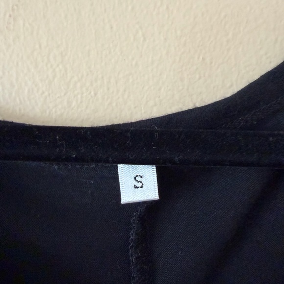 Elegant Black Long Sleeve Dress - Picture 2 of 3